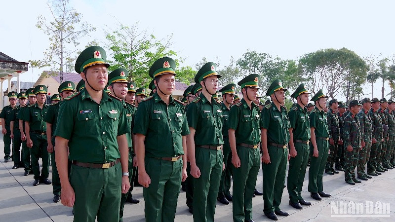 Các lực lượng vũ trang tham gia dự Lễ ra quân huấn luyện năm 2025 tại Cà Mau.