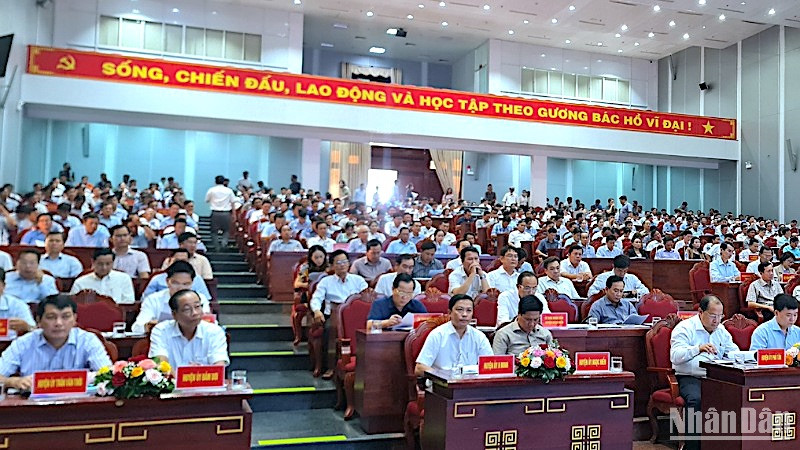 Hội nghị phát triển kinh tế tập thể tỉnh Cà Mau quy tụ gần 500 đại biểu là chuyên gia, lãnh đạo quản lý các cấp từ tỉnh đến cơ sở.