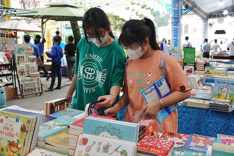 Các bạn nhỏ tại Hội sách thiếu nhi Thành phố Hồ Chí Minh lần IV.