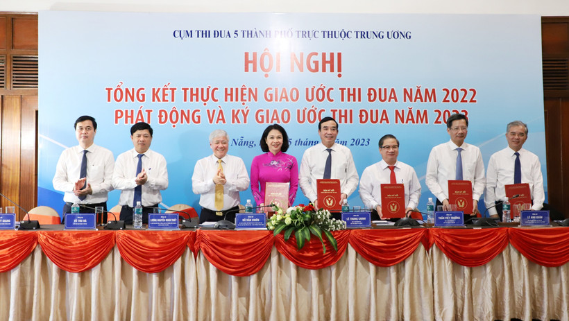 Lãnh đạo năm thành phố trực thuộc Trung ương cùng ký kết giao ước thi đua năm 2023