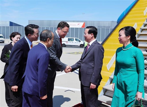 Lễ đón Chủ tịch nước Võ Văn Thưởng và Phu nhân tại Sân bay Quốc tế Vienna (Áo) chiều 27/3/2023 (giờ địa phương). (Ảnh: Thống Nhất/TTXVN)