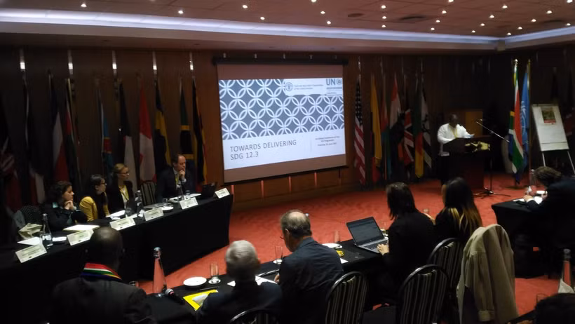 Đại diện nước chủ nhà Nam Phi, ông Aubrey Masango phát biểu tại hội nghị. (Ảnh: One Planet)