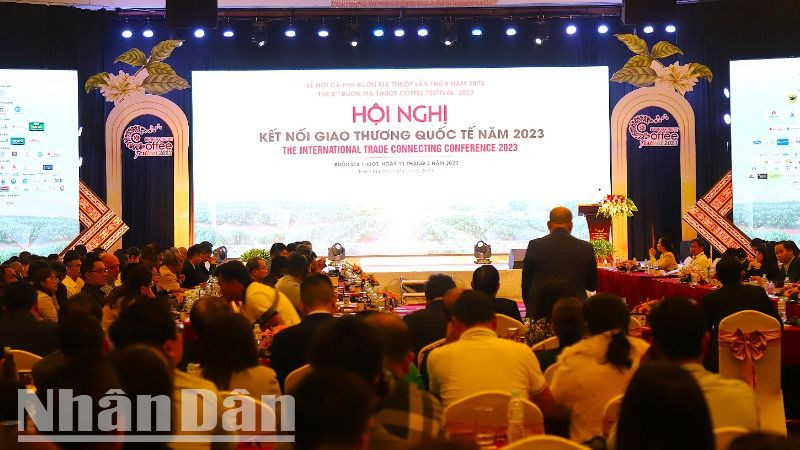 Hội nghị kết nối giao thương quốc tế tại Lễ hội Cà-phê Buôn Ma Thuột lần thứ 8 năm 2023. 
