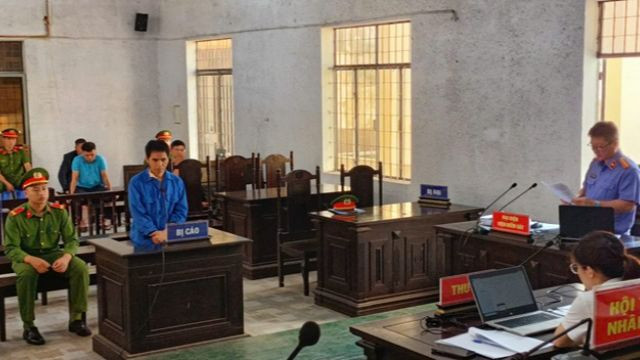 Phiên tòa xét xử sơ thẩm công khai đối với bị cáo Y Thinh Niê về tội “Phá hoại chính sách đoàn kết”. (Ảnh: Công an tỉnh Đắk Lắk)