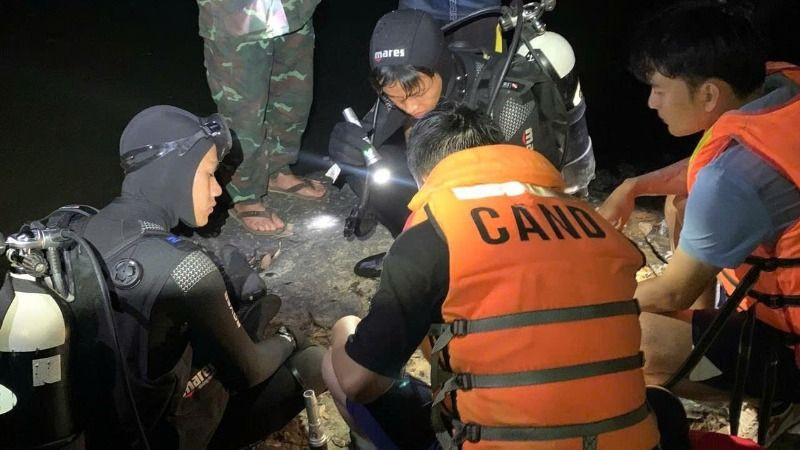 Lực lượng Cảnh sát Phòng cháy, chữa cháy và Cứu nạn, cứu hộ, Công an tỉnh Đắk Lắk triển khai phương án cứu hộ.