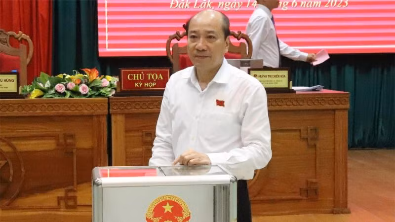 Đồng chí Phạm Ngọc Nghị, Chủ tịch Ủy ban nhân dân tỉnh Đắk Lắk trong một cuộc họp của Hội đồng nhân dân tỉnh Đắk Lắk.