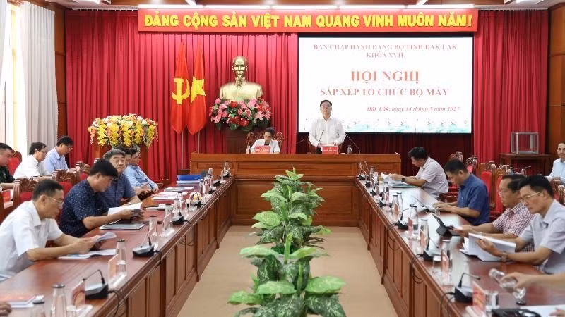 Bí thư Tỉnh ủy Đắk Lắk Nguyễn Đình Trung phát biểu tại hội nghị.