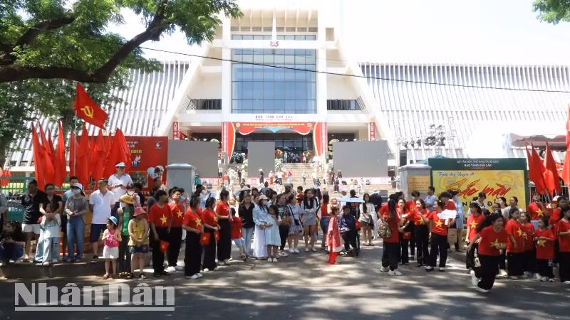 Bảo tàng Đắk Lắk, nơi diễn ra nhiều hoạt động chào mừng kỷ niệm 50 năm Ngày giải phóng miền nam, thống nhất đất nước.