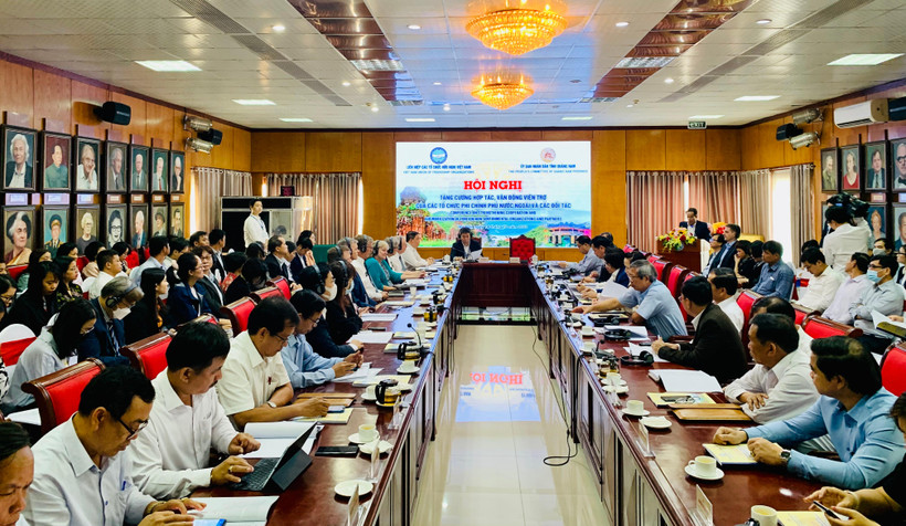 Đông đảo đại diện các tổ chức và đối tác nước ngoài dự hội nghị.