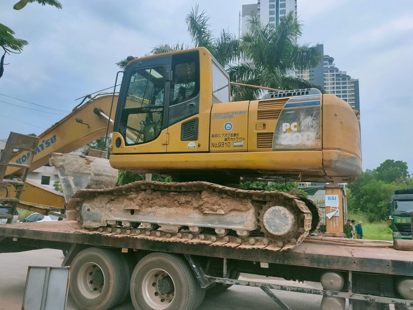 Cơ quan chức năng tạm giữ phương tiện khai thác khoáng sản trái phép tại xã Đào Xá.