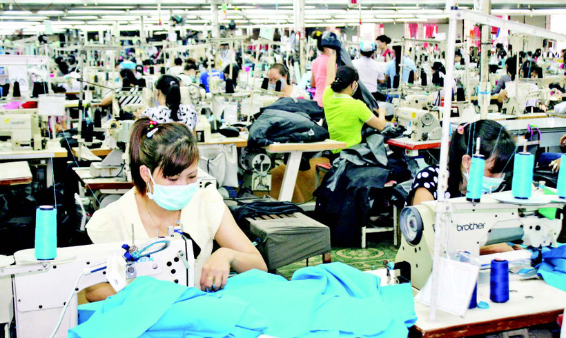 Sản xuất hàng may mặc xuất khẩu tại Công ty cổ phần may mặc Bình Dương. (Ảnh: HOÀNG ANH)