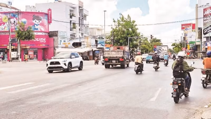 Hoàn thiện cơ sở hạ tầng là một trong những giải pháp thu hút FDI. Trong ảnh: Một khu vực thuộc Quốc lộ 91 (thành phố Cần Thơ) cần sớm được triển khai nâng cấp, mở rộng.