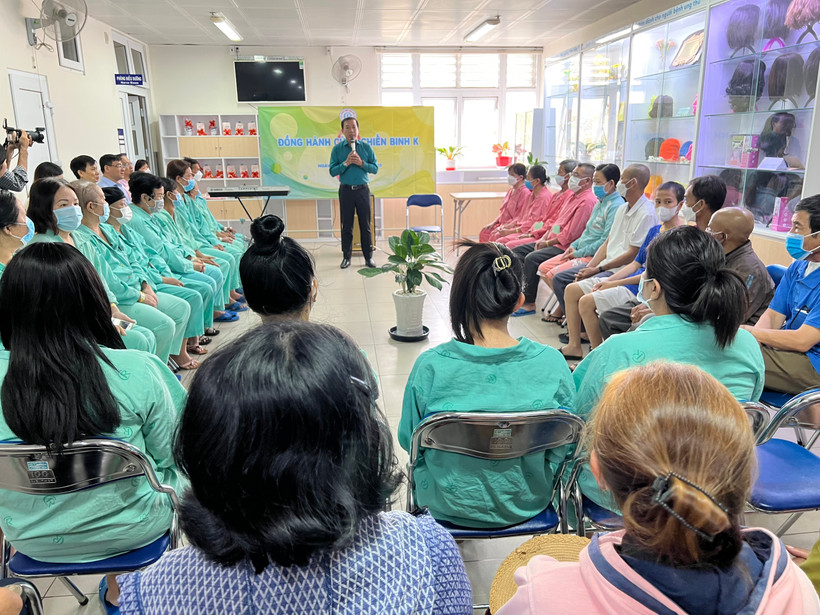Một buổi sinh hoạt chuyên đề cho bệnh nhân ung thư tại Bệnh viện Chợ Rẫy. 