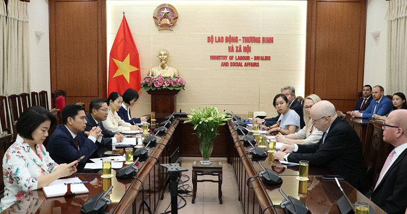 Quang cảnh buổi trao đổi.
