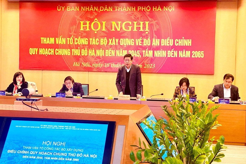 Phó Chủ tịch Ủy ban nhân dân thành phố Hà Nội Dương Đức Tuấn phát biểu tại hội nghị.