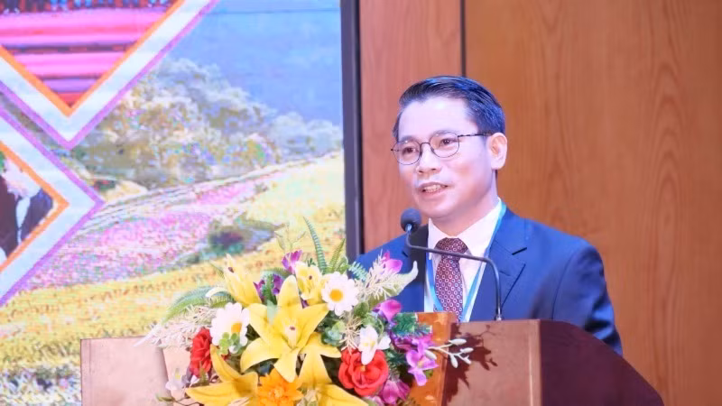 Đồng chí Nguyễn Xuân Nhẫn, Trưởng Ban Dân tộc tỉnh Lào Cai phát biểu tại hội thi sáng 14/12.