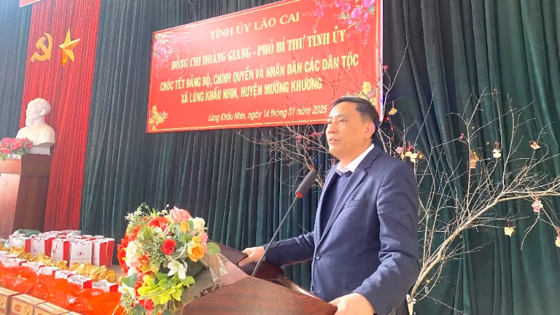 Đồng chí Hoàng Giang, Phó Bí thư Tỉnh ủy Lào Cai phát biểu chỉ đạo.