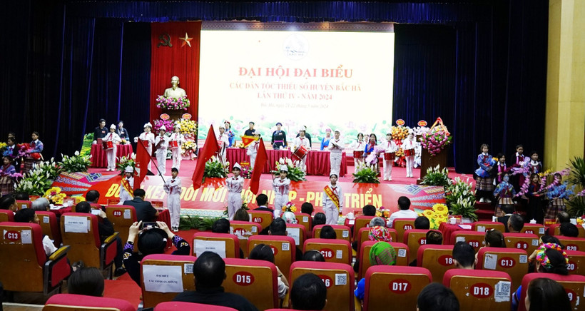 Toàn cảnh Đại hội Đại biểu các dân tộc thiểu số huyện Bắc Hà (Lào Cai) lần thứ IV.