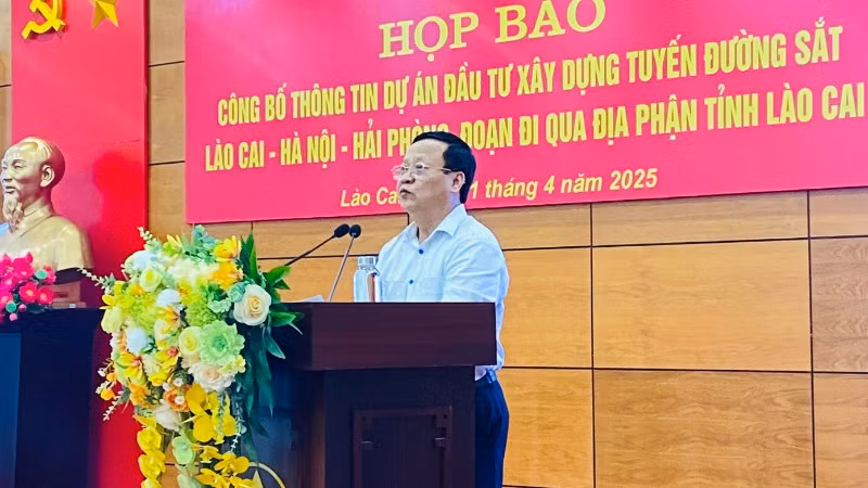 Đồng chí Nguyễn Trọng Hài, Ủy viên Thường vụ, Phó Chủ tịch Ủy ban nhân dân tỉnh Lào Cai chủ trì cuộc họp báo.