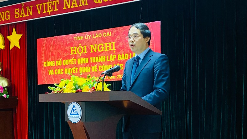 Đồng chí Trịnh Xuân Trường, Bí thư Tỉnh ủy, Chủ tịch UBND tỉnh Lào Cai phát biểu chỉ đạo hội nghị.