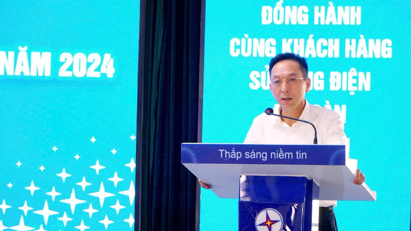 Ông Nguyễn Anh Tuấn, Giám đốc Điện lực Lào Cai phát biểu tại hội nghị.