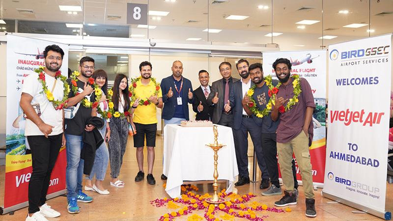 Du khách bay Vietjet từ Ahmedabad (Ấn Độ) đến Việt Nam.