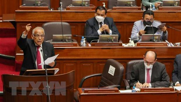 Thủ tướng Peru Anibal Torres (trái) phát biểu tại phiên họp Quốc hội ở Lima ngày 8/3/2022. (Ảnh: AFP/TTXVN)