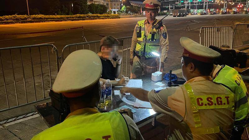 Lái xe dương tính ma túy bị phát hiện khi đang điều khiển xe trên cao tốc.