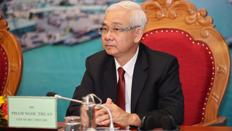 Tổng Giám đốc Tổng Công ty Becamex IDC Phạm Ngọc Thuận trao đổi tại hội nghị.