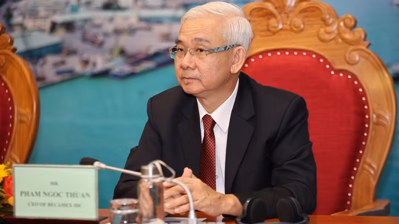 Tổng Giám đốc Tổng Công ty Becamex IDC Phạm Ngọc Thuận trao đổi tại hội nghị.