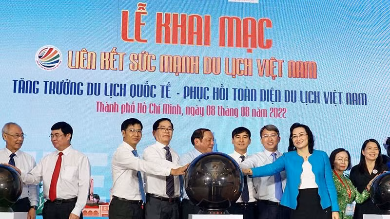 Các đại biểu thực hiện nghi thức khai mạc.