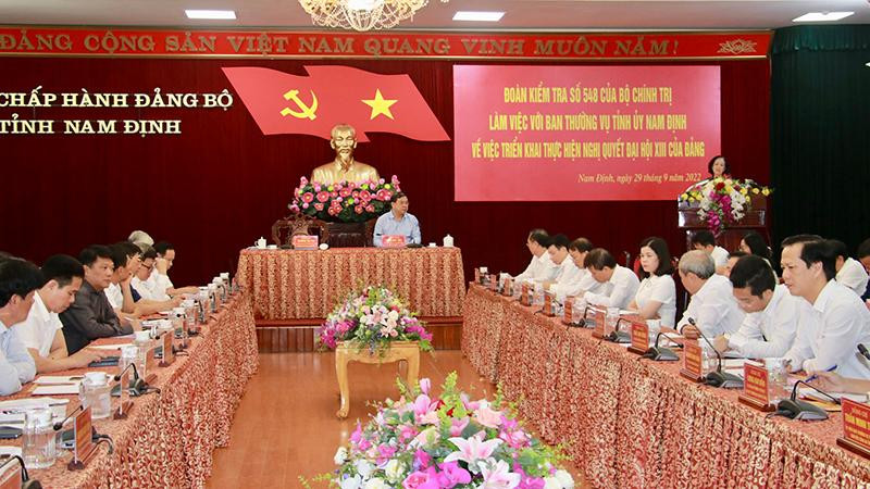 Quang cảnh buổi làm việc.