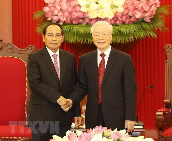 Tổng Bí thư Nguyễn Phú Trọng tiếp đồng chí Bounthong Chitmany, Ủy viên Bộ Chính trị, Thường trực Ban Bí thư Đảng Nhân dân Cách mạng Lào, Phó Chủ tịch nước Lào. (Ảnh: Trí Dũng/TTXVN)