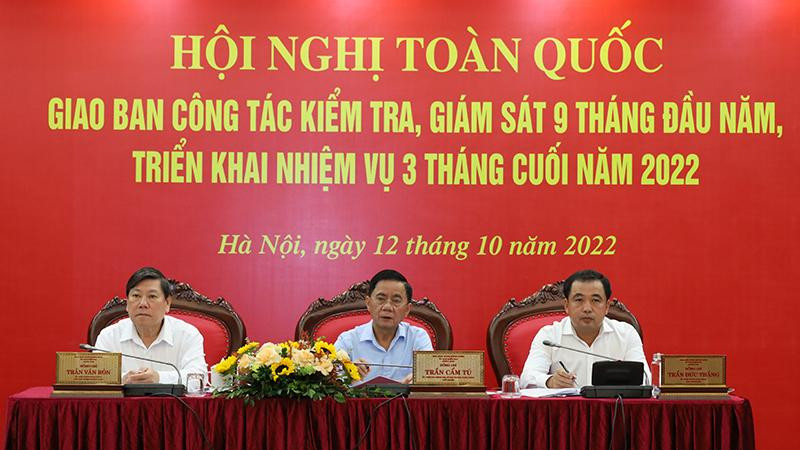 Các đồng chí chủ trì hội nghị.