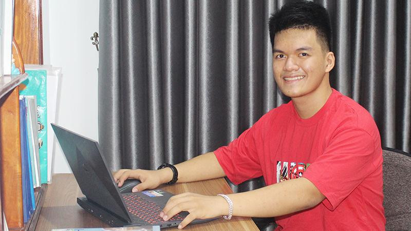 Trương Khánh Hưng trước ngày lên đường sang Mỹ du học.