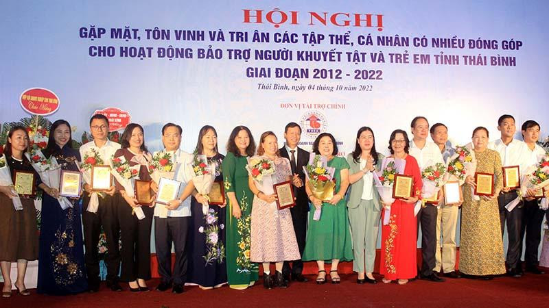 Vinh danh 55 tập thể, cá nhân có nhiều đóng góp cho hoạt động bảo trợ người khuyết tật và trẻ em có hoàn cảnh khó khăn tỉnh Thái Bình.
