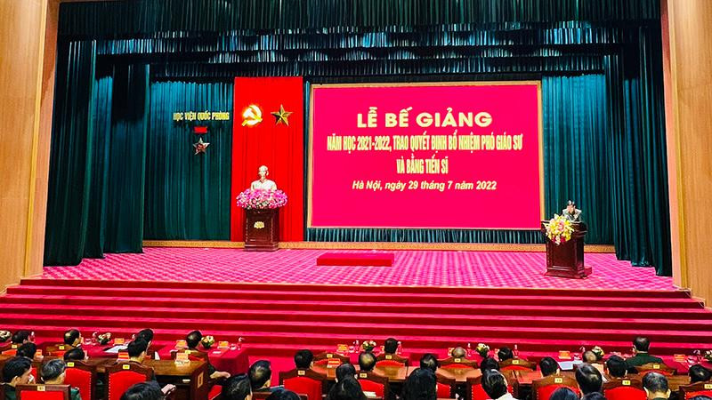 Quang cảnh lễ bế giảng.
