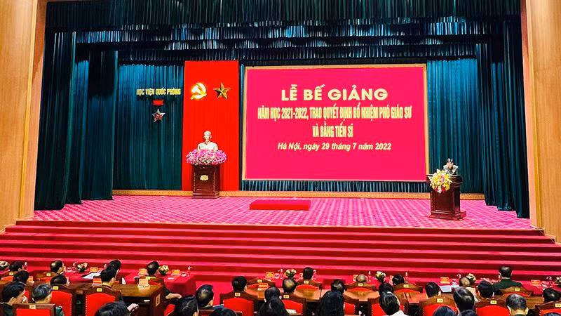 Quang cảnh lễ bế giảng.