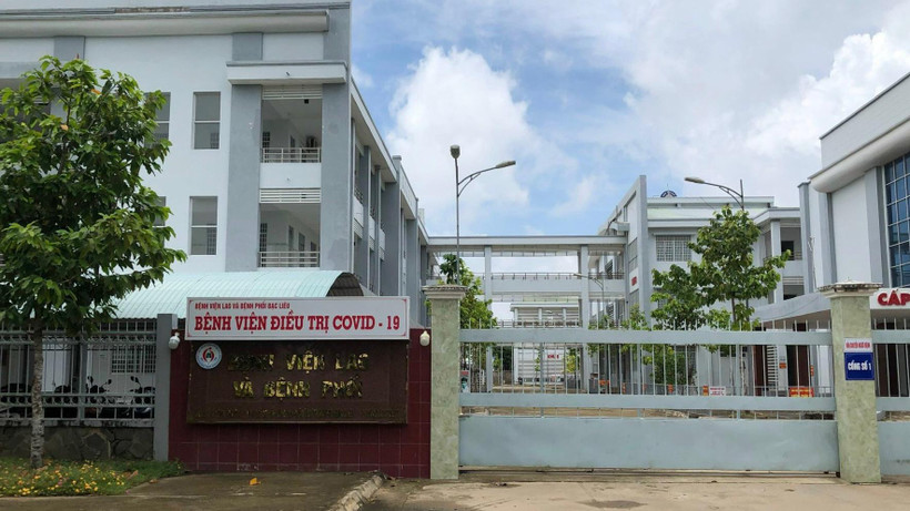 Bệnh viện Lao và bệnh Phổi Bạc Liêu hơn 200 tỷ đồng bỏ không gần 2 năm qua. (Ảnh: TRỌNG DUY)