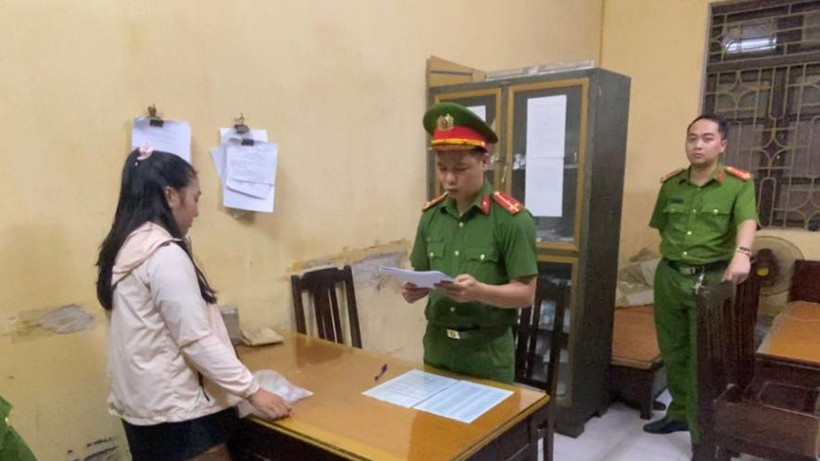 Đối tượng Trần Thị Hoàng Anh, Giám đốc Công ty trách nhiệm hữu hạn Thương mại, Dịch vụ và Du lịch Nhi Anh bị bắt tối 30/10. (Ảnh: Công an cung cấp)