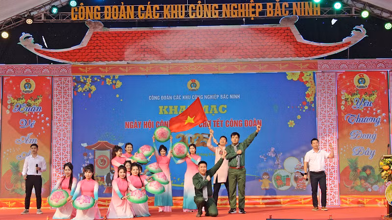 Tiết mục văn nghệ Mừng Đảng-Mừng Xuân tại Chương trình.