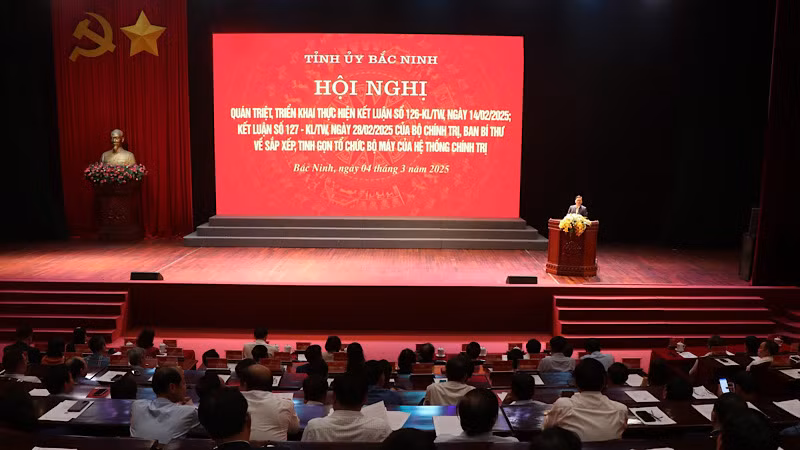 Hơn 400 đại biểu tham dự Hội nghị quán triệt các kết luận của Bộ Chính trị, Ban Bí thư về tiếp tục sắp xếp tổ chức bộ máy của hệ thống chính trị do Tỉnh ủy Bắc Ninh tổ chức.