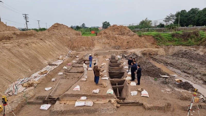 Khu vực hố khai quật hai thuyền cổ tại phường Hà Mãn, thị xã Thuận Thành, tỉnh Bắc Ninh.