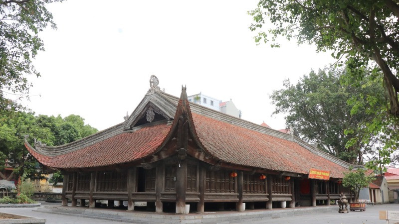 Kiến trúc nhà sàn độc đáo với các mái đao cong vút, đình Đình Bảng là một trong những ngôi đền đẹp nhất xứ Kinh Bắc. 