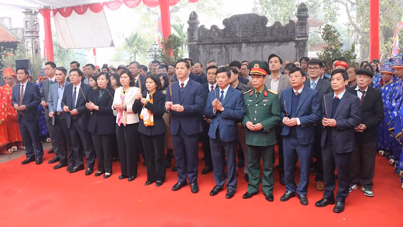 Lễ dâng hương tại Văn Miếu Bắc Ninh là hoạt động thường niên của tỉnh Bắc Ninh dịp Tết Nguyên Tiêu.