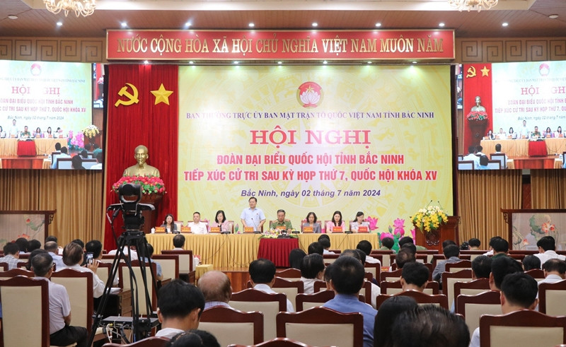 Quang cảnh hội nghị tiếp xúc cử tri.