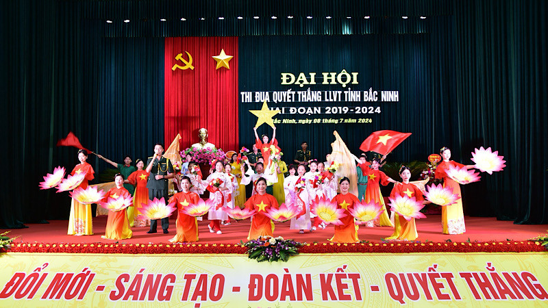 Các tiết mục văn nghệ chào mừng đại hội.