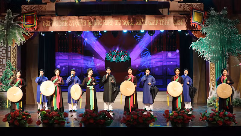 Hội thi Dân ca quan họ Bắc Ninh mở rộng năm nay thu hút hơn 600 nghệ sĩ, nhạc công, các liền anh, liền chị tham gia. 