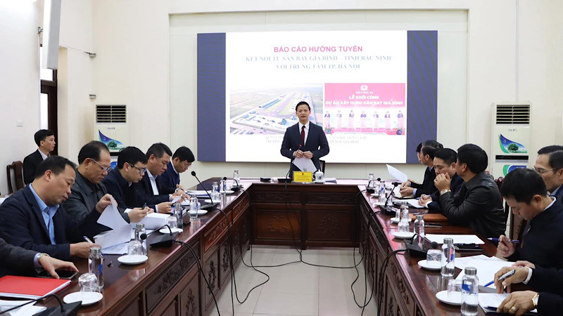 Chủ tịch Ủy ban nhân dân tỉnh Bắc Ninh Vương Quốc Tuấn chủ trì hội nghị.
