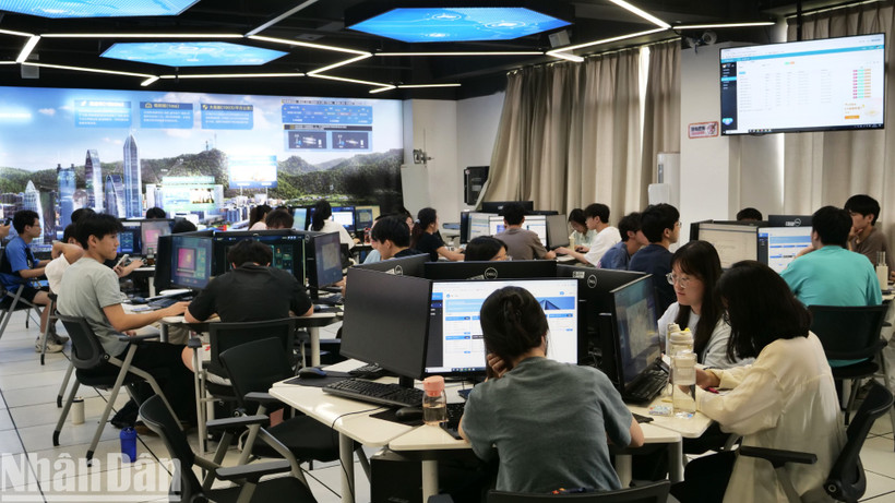 Một lớp học công nghệ cao tại Trường Đại học Kỹ thuật và Nghề nghiệp Thâm Quyến.